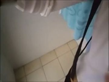 在墙上装好针孔摄像头偷拍打炮的!