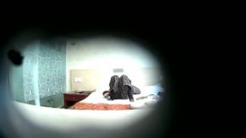 [酒店偷拍] 身材标致的OL与男友酒店打炮!!连续两炮爽到精尽人亡~