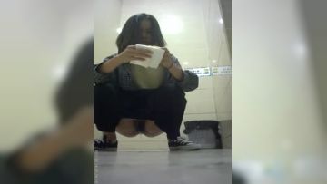 【厕所偷拍】商场厕拍妹子下面的毛真多