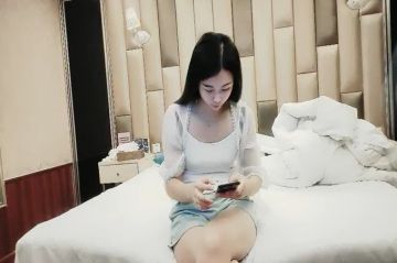 老婆姨姐闺蜜下海偷拍 超近距离视角深喉插嘴 床边张开双腿大力勐操 用力往前顶爽了娇喘连连