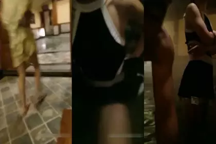 逗逼小青年为了高价礼物约个漂亮妹子去温泉洗浴休闲酒店消费在养生池内啪啪直播也不怕人发现国语对白