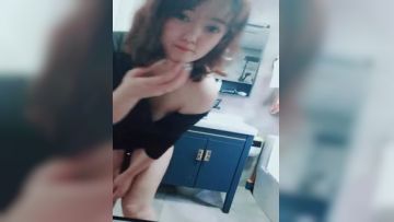 轻熟女级别美少妇一个人独自在家大黑牛不过瘾还撩骚男朋友，对白很刺激不敢叫第03集