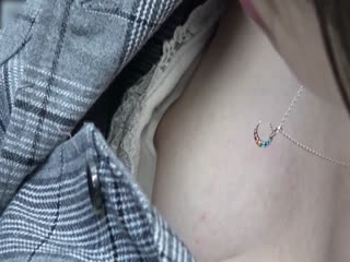 霓虹国流出地铁偷拍高颜值妹子胸口 诱人小葡萄若隐若现很是刺激