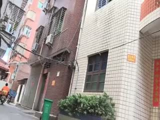 宝刀不老的大叔探花村长下午城中村扫街连续快餐2个站街妹