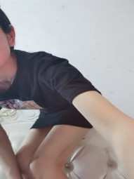 女神 女神说话温柔颜值美女，笑起来甜美，没穿内裤翘起屁股特写，手指后入扣弄，听观众指挥，娇喘呻吟更是诱人