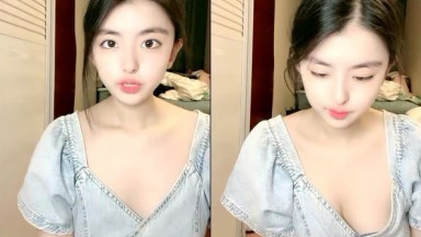 Joy宝贝--治愈笑容，五官小巧，萝莉宝藏女孩，怎幺有那幺甜的正点女孩，小奶兔软又翘挺！。