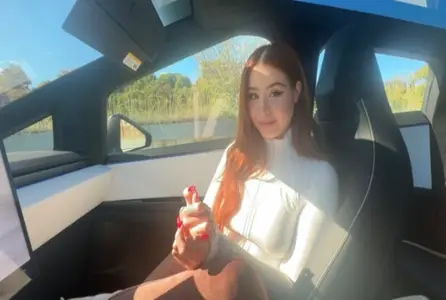 POUB-4284 把我最好的朋友女朋友的童贞带到网络卡车...