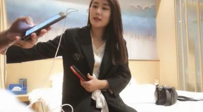 四眼男猎艳四川实习期毕业美女，大学嫩妹初次约炮紧致嫩穴